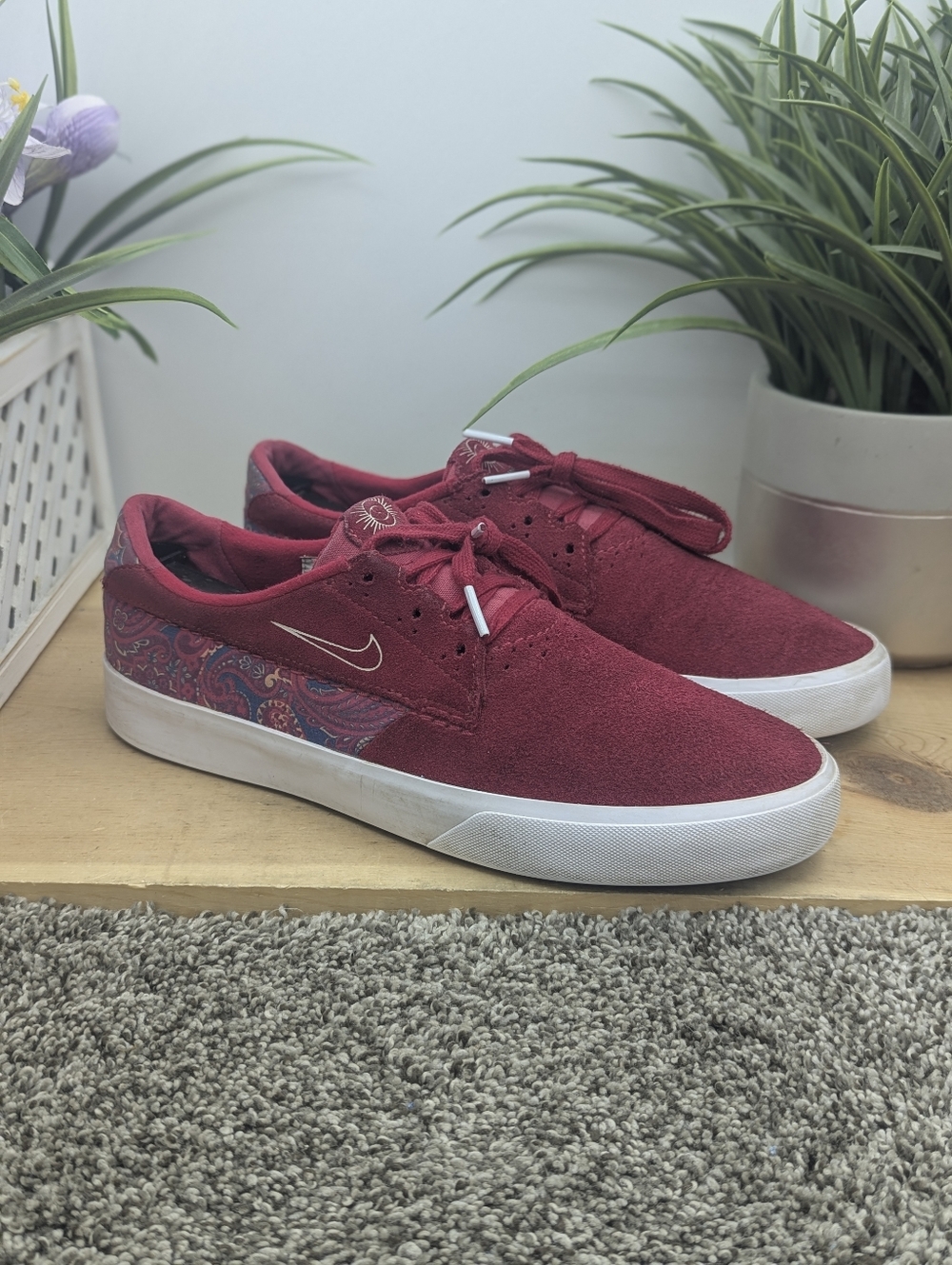 Nike SB Shane Premium (Mystic Hibiscus) Women's Size 10 Mens Size 8.5 Shoes